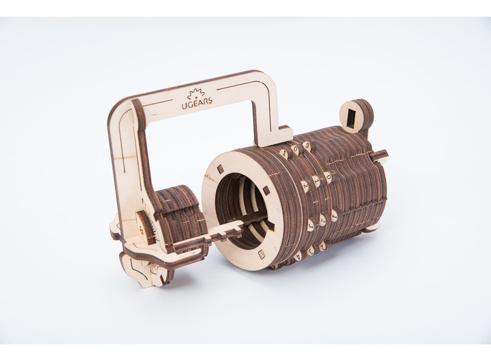 3D-пазл Ugears «Кодовый замок» 3D-пазл Ugears «Кодовый замок»Ugears<br>«Кодовый замок» - необычный функциональный аксессуар:<br> - украшение интерьера;<br> - настоящий замок на сумку (дорожная сумка будет под надежной защитой);<br> - мини-сейф для мелких предметов - ключей, флешек и других ценных и нужных вещиц.<br> <br> Вы можете быт...<br><br>Артикул: 70017<br>Размер: 9,7x6,6x9,8 см<br>Расчетное время сборки: 2-3 часа<br>Материал: Дерево<br>Размер упаковки: 37,5x14x3 см<br>Возраст: от 14 лет