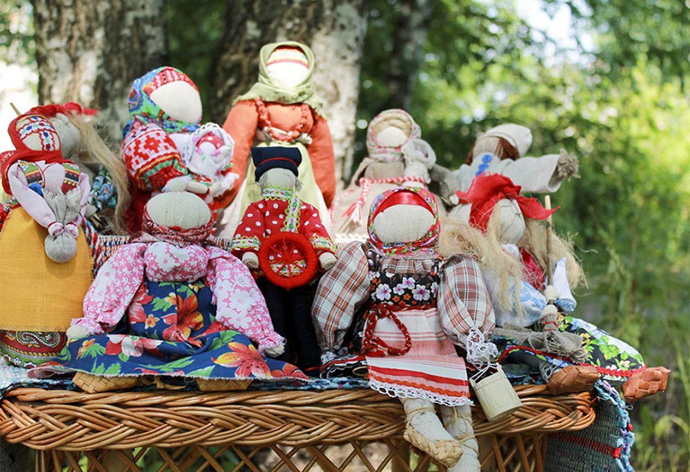 На фото изображено - История русской тряпичной куклы, рис. Традиционные тряпичные куклы
