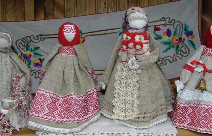На фото изображено - История русской тряпичной куклы, рис. Национальные тряпичные куклы