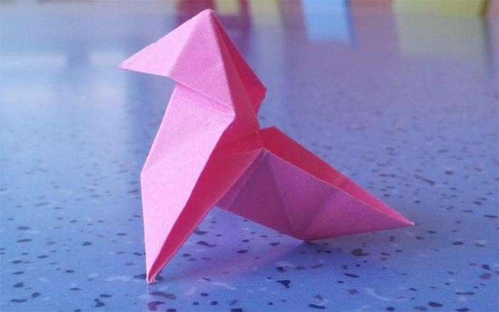 На фото изображено - Искусство оригами: фигурки из бумаги своими руками, рис. Птичка пахарита