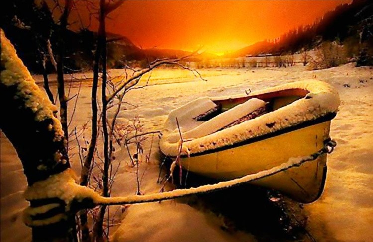 Алмазная вышивка «Лодка в снегу»