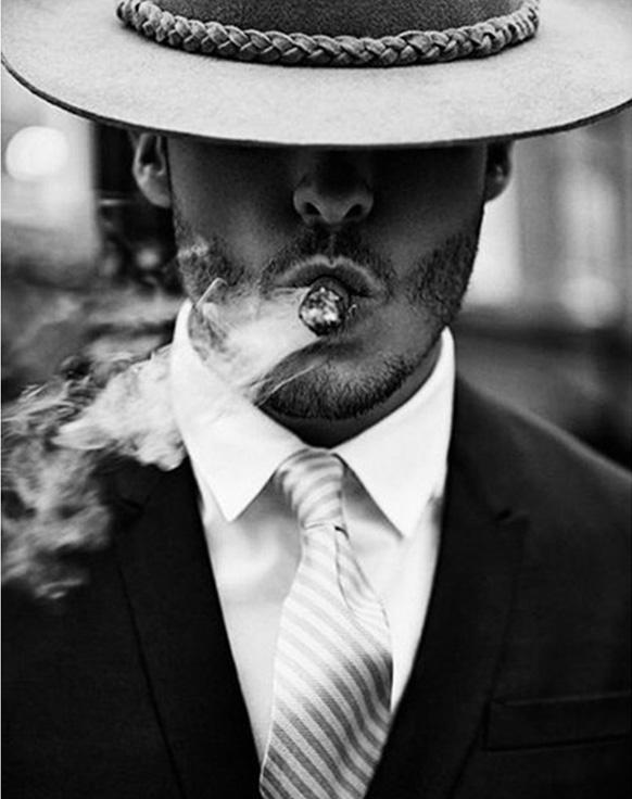 Алмазная вышивка «Мужчина с сигарой»