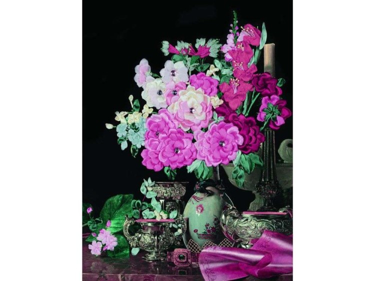 Вышивка лентами «Цветы в антикварной вазе»