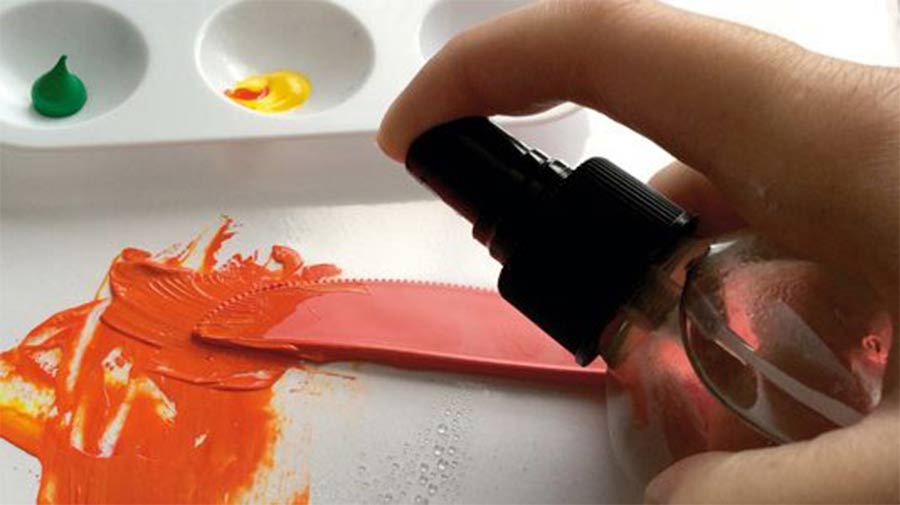 На рисунке - Живопись акриловыми красками: полезные советы, рис. Разбрызгивание краски водой во время рисования