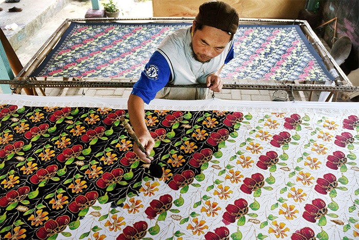 На фото изображено - Роспись по ткани для начинающих, рис. Традиционный батик