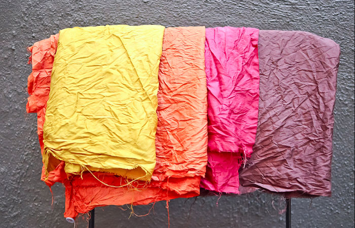 На фото изображено - Чем расписывать ткань - краски по ткани, рис. Выбор ткани