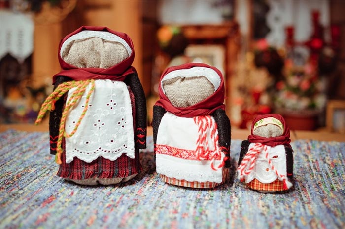 На фото изображено - История русской тряпичной куклы, рис. Куклы крупенички