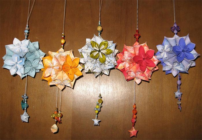 На фото изображено - Искусство оригами: фигурки из бумаги своими руками, рис. Шары кусудама