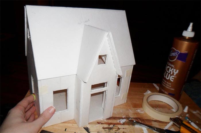 На фото изображено - Мастерим кукольный домик: материалы, советы и основные принципы строительства, рис. Домик из пенопласта