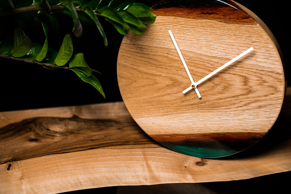 На фото изображено - Авторские настенные часы: как сделать своими руками, какие материалы использовать, рис. Часы своими руками