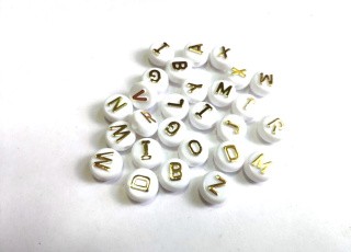 Бусины Алфавит (таблетки, английский, белый/золото, 9 мм,) 500 г