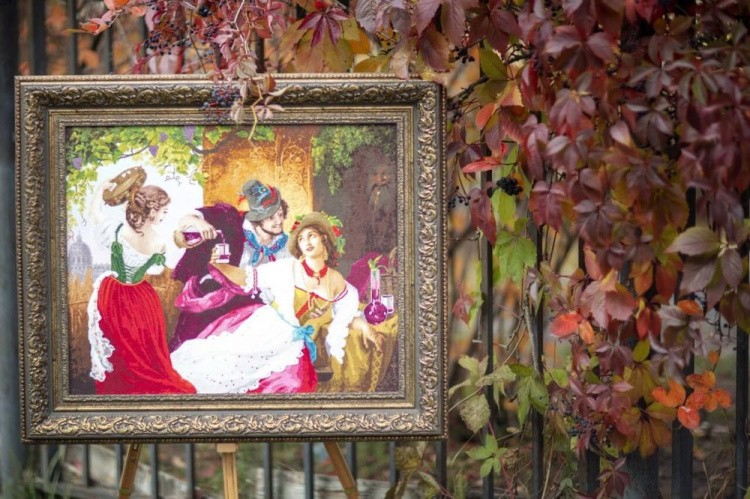 Набор для вышивания «Октябрьский праздник в Риме» — картинка 3