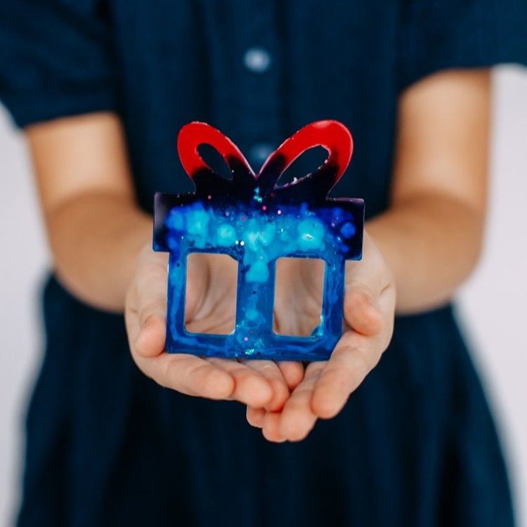 Елочная игрушка Подарок - Силиконовый молд, ResinArt — картинка 3