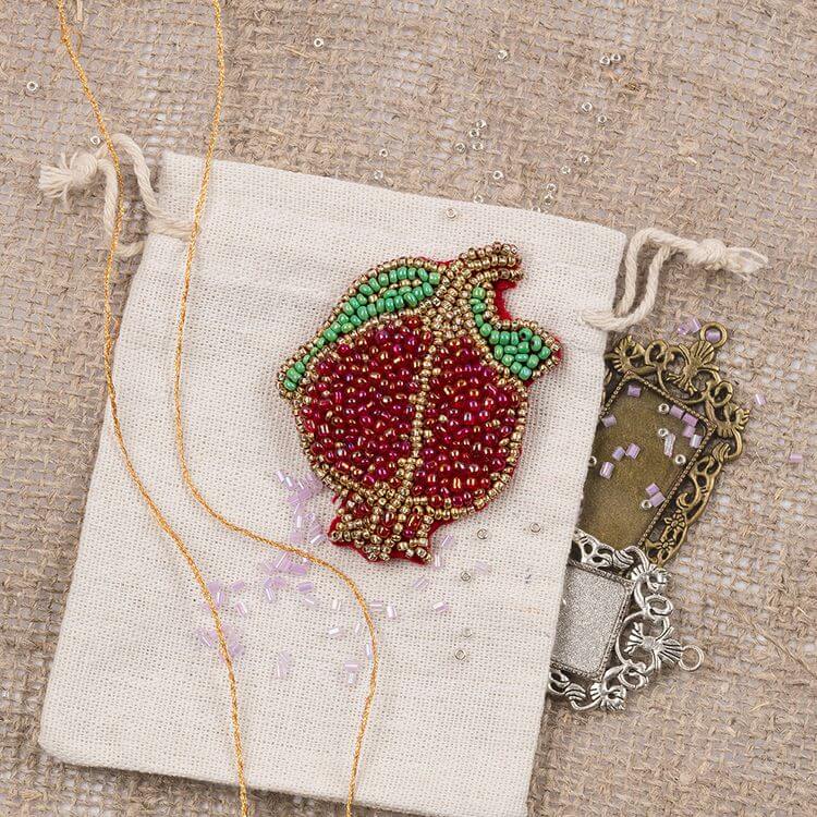 Набор вышивки бисером «Брошь. Гранат» — картинка 2