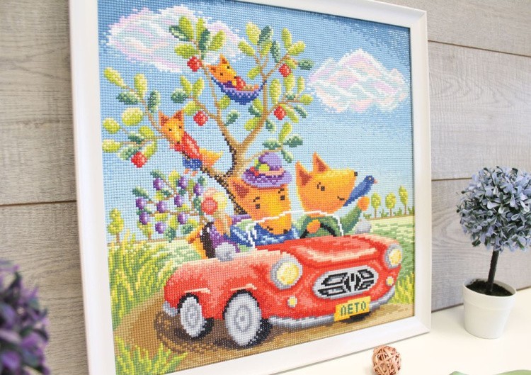Алмазная вышивка «Лисы в красной машине» — картинка 4