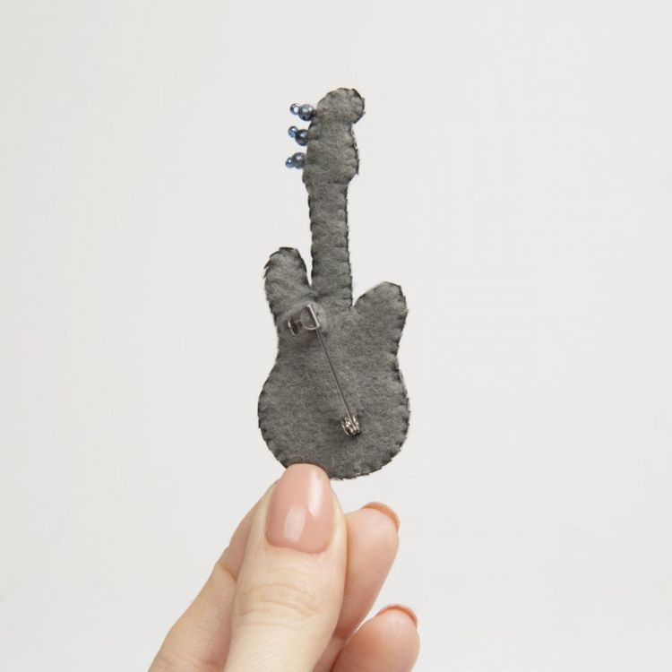 Набор вышивки бисером «Брошь. Гитара» — картинка 3