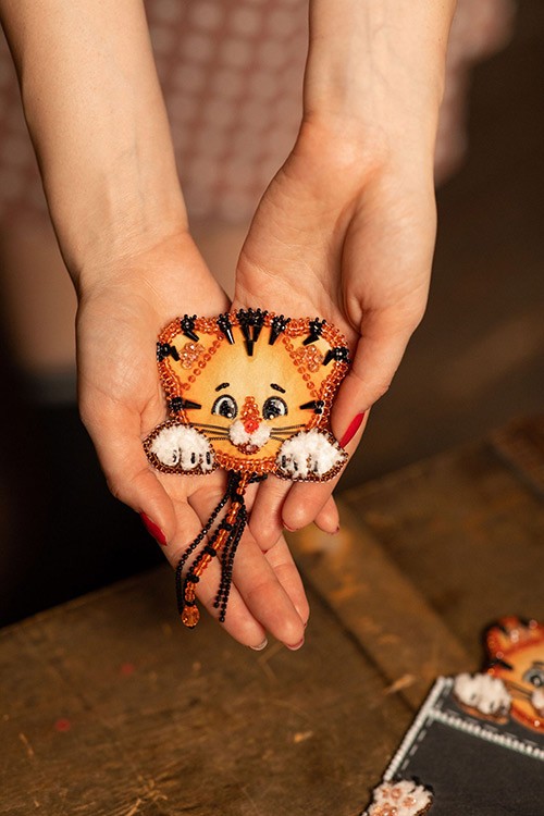 Набор для вышивания хрустальными бусинами «Тигренок. Брошь» — картинка 2