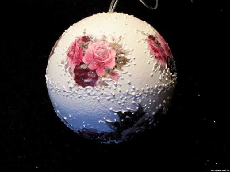 Шары елочные пластиковые белые для декорирования (d 6 см), 4 шт. — картинка 7