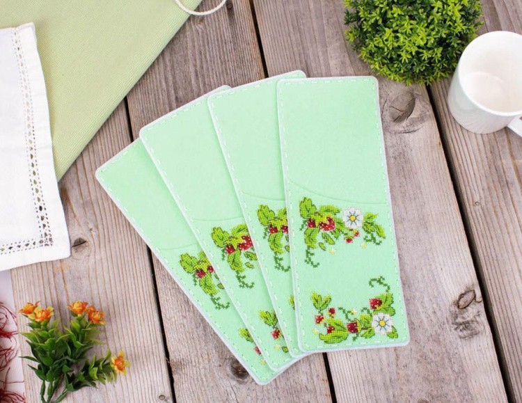 Набор для вышивания «Набор для сервировки приборов. Ягодное настроение. 4 шт.» — картинка 3