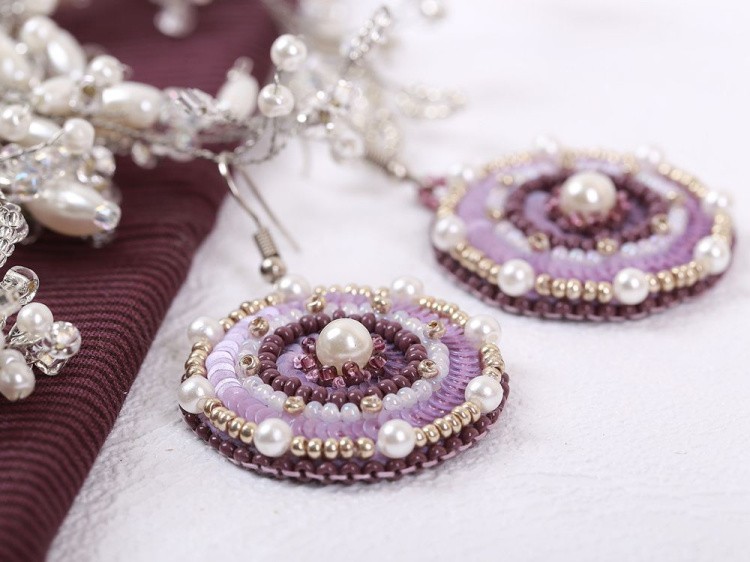 Набор для вышивания «Серьги круглые. Лиловый орнамент» — картинка 3