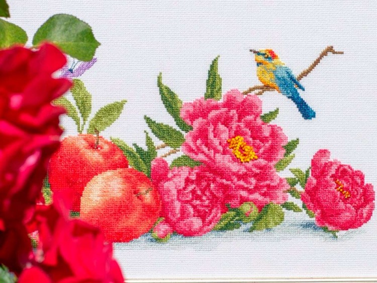 Набор для вышивания «Яблоки и пионы» — картинка 3