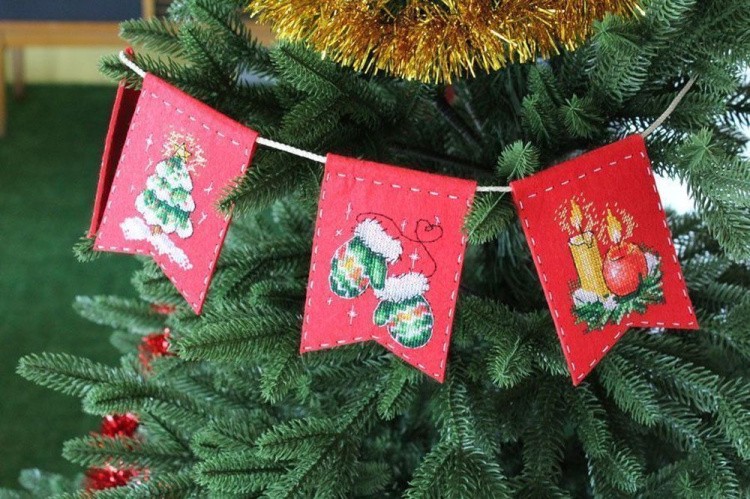 Набор для вышивания «Гирлянда. Новогоднее настроение (7 флажков)» — картинка 4