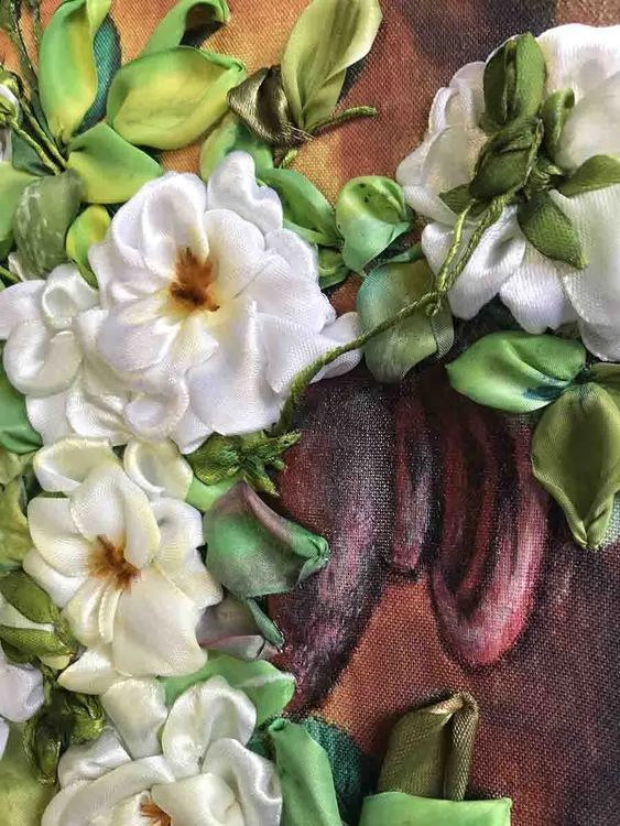 Вышивка лентами «Белые розы» — картинка 3