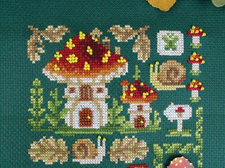 Набор для вышивания «Мини-семплер. Мухоморный домик» — картинка 4