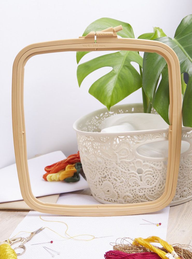 Пяльцы пластиковые квадратные с винтом №4 — картинка 2