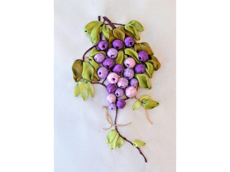 Вышивка лентами «Виноградная лоза»