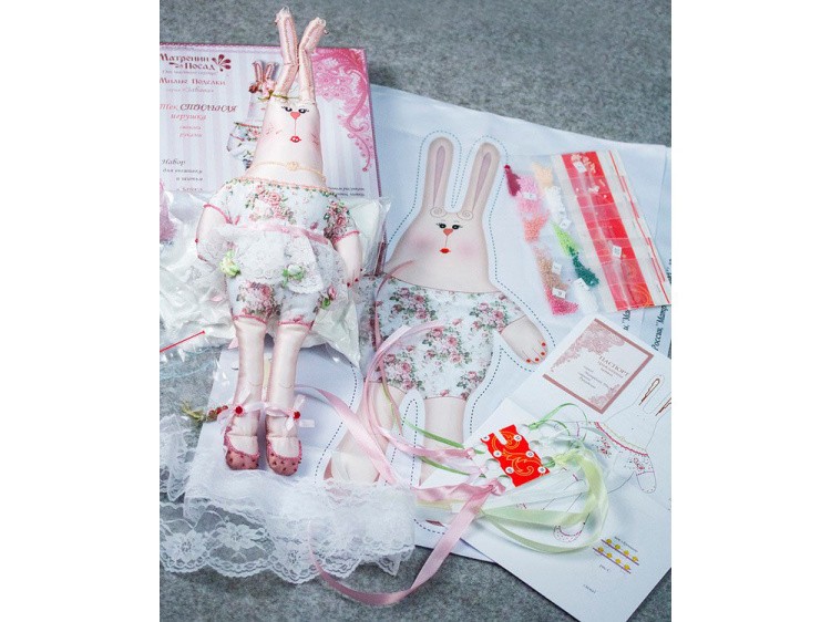 Набор для шитья и вышивания «Зайка Прасковья» — картинка 2