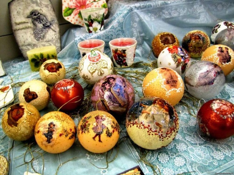 Шары елочные пластиковые белые для декорирования (d 6 см), 4 шт. — картинка 4