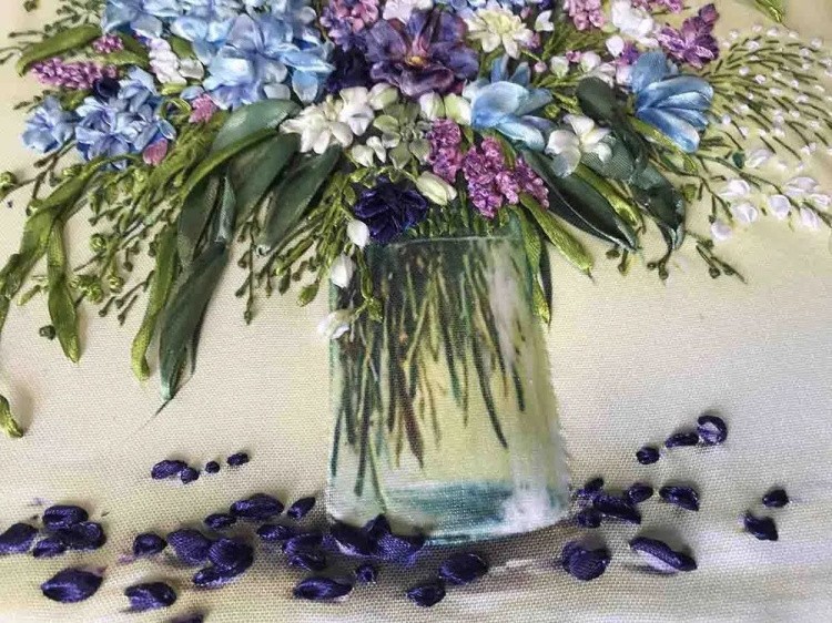 Вышивка лентами «Живокость полевая» — картинка 4