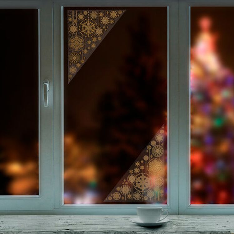 Украшение для окон и стекла «Узоры из золотых снежинок 4»