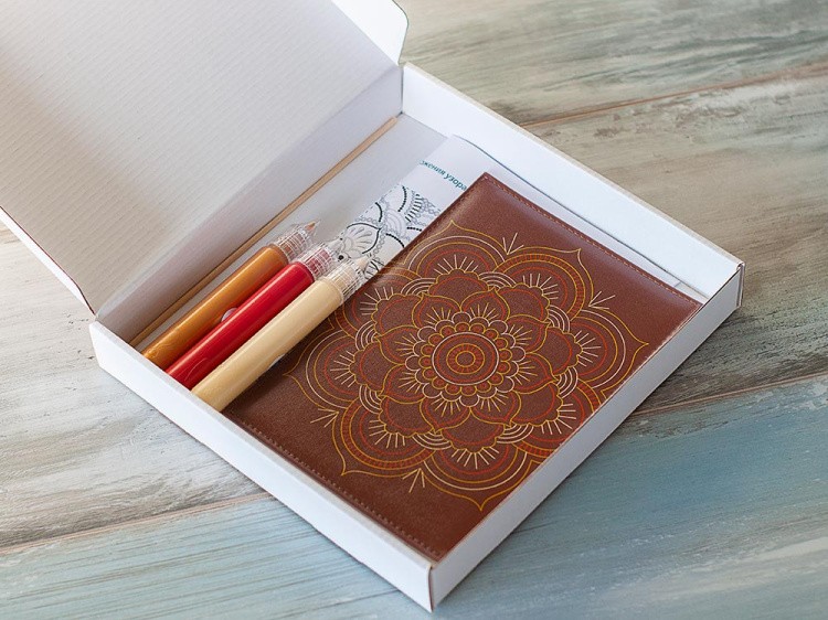 Набор для точечной росписи обложки «Цветочное объятие» — картинка 2