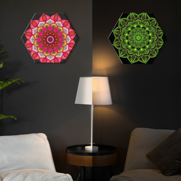 Картина по номерам со светящейся краской Гексагон «Мандала на благополучие» — картинка 2