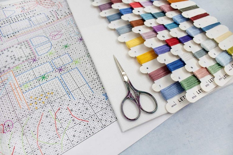 Набор для вышивания «Winter Townhouse (Зимний таунхаус)» — картинка 6