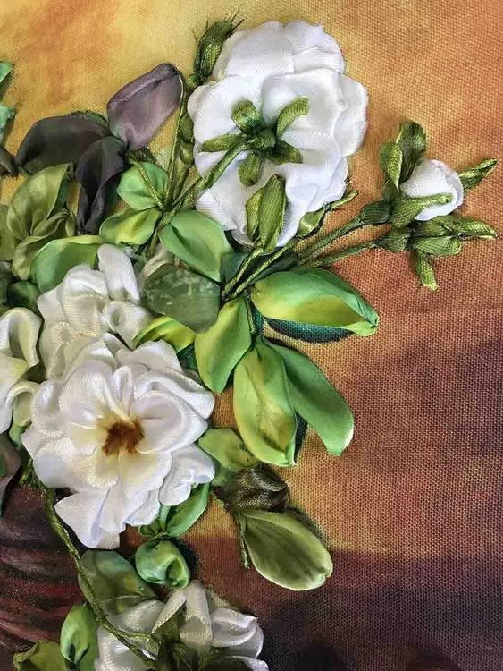 Вышивка лентами «Белые розы» — картинка 2