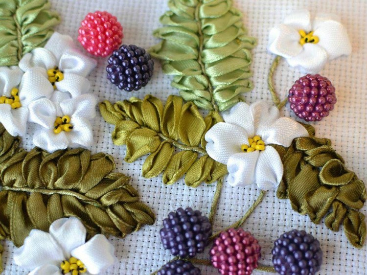 Вышивка лентами «Ежевика» — картинка 6