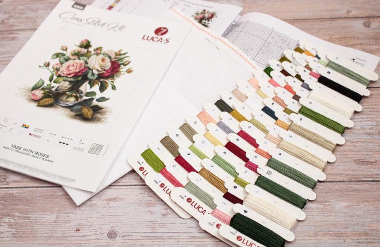 Набор для вышивания «Ваза с розами» — картинка 5