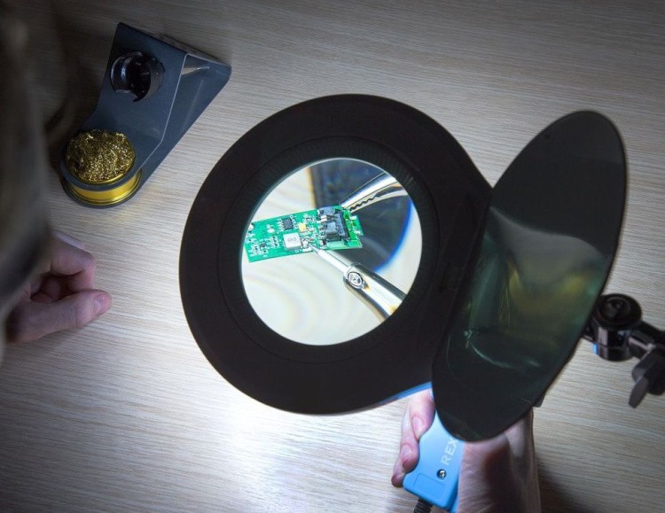 Лупа на струбцине круглая 5D с подсветкой 90LED, черная,  REXANT — картинка 4