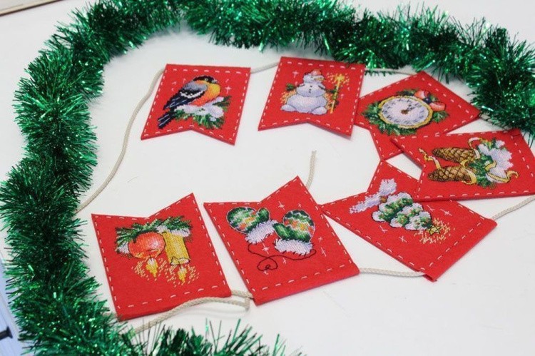 Набор для вышивания «Гирлянда. Новогоднее настроение (7 флажков)» — картинка 2