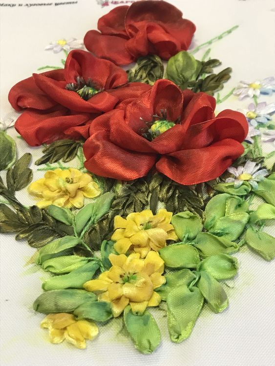 Вышивка лентами «Маки и луговые цветы» — картинка 3