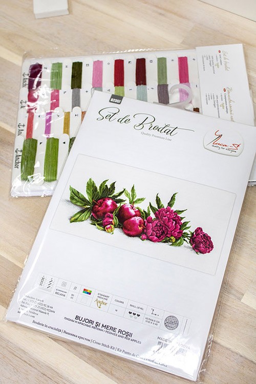 Набор для вышивания «Пионы и красные яблоки» — картинка 4