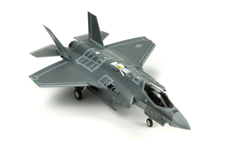 Сборная модель «Самолет F-35 Молния II»