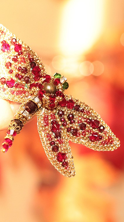 Вышивка Образа в каменьях «Брошь. Стрекоза Гранат», с кристаллами SWAROVSKI — картинка 2