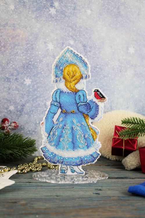 Набор для вышивания «Снегурочка, с подставкой» — картинка 5