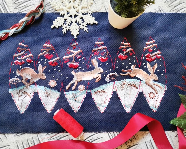 Набор для вышивания «Игрушка. Зайцы-побегайцы» — картинка 2