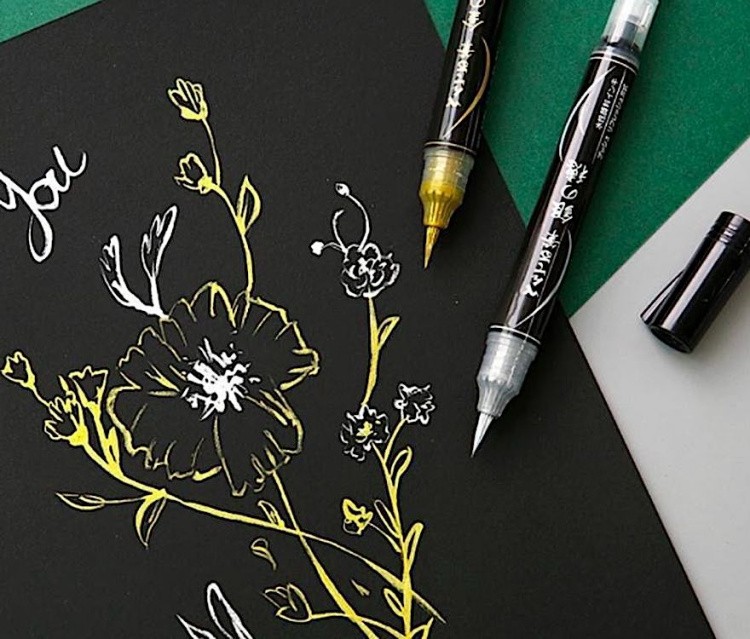 Маркер-кисть с кнопкой подкачки чернил, 1-10 мм, золото, Pentel — картинка 7