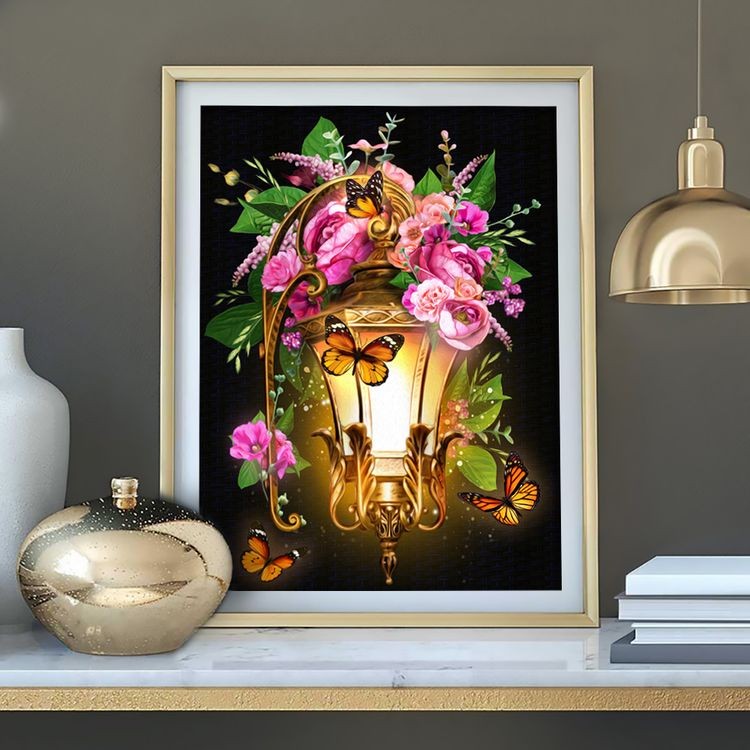 Алмазная вышивка «Фонарь в шиповнике» — картинка 2